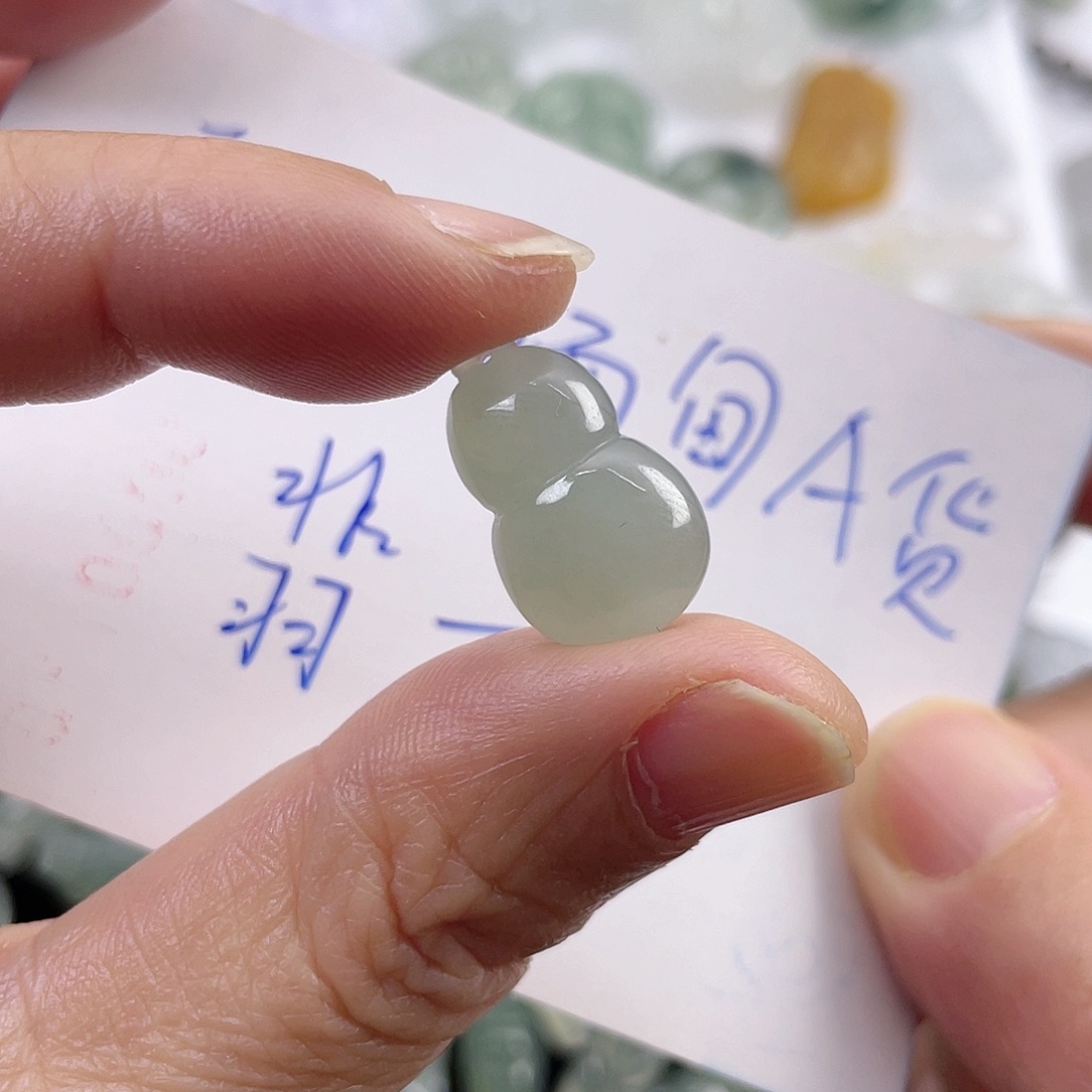 翡翠颈饰未镶嵌葫芦