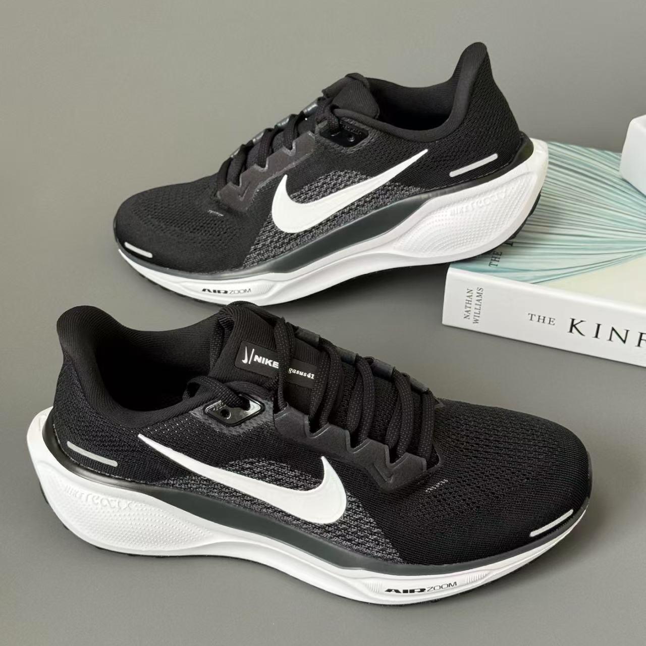 Nike/耐克 舒适运动 百搭透气 低帮跑步鞋 男女同款