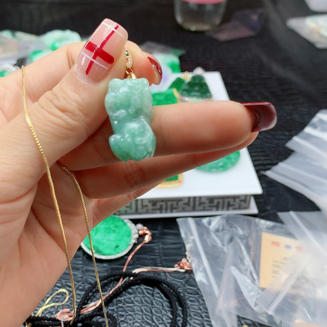 【闪购商品】翡翠吊坠(赠链)未镶嵌