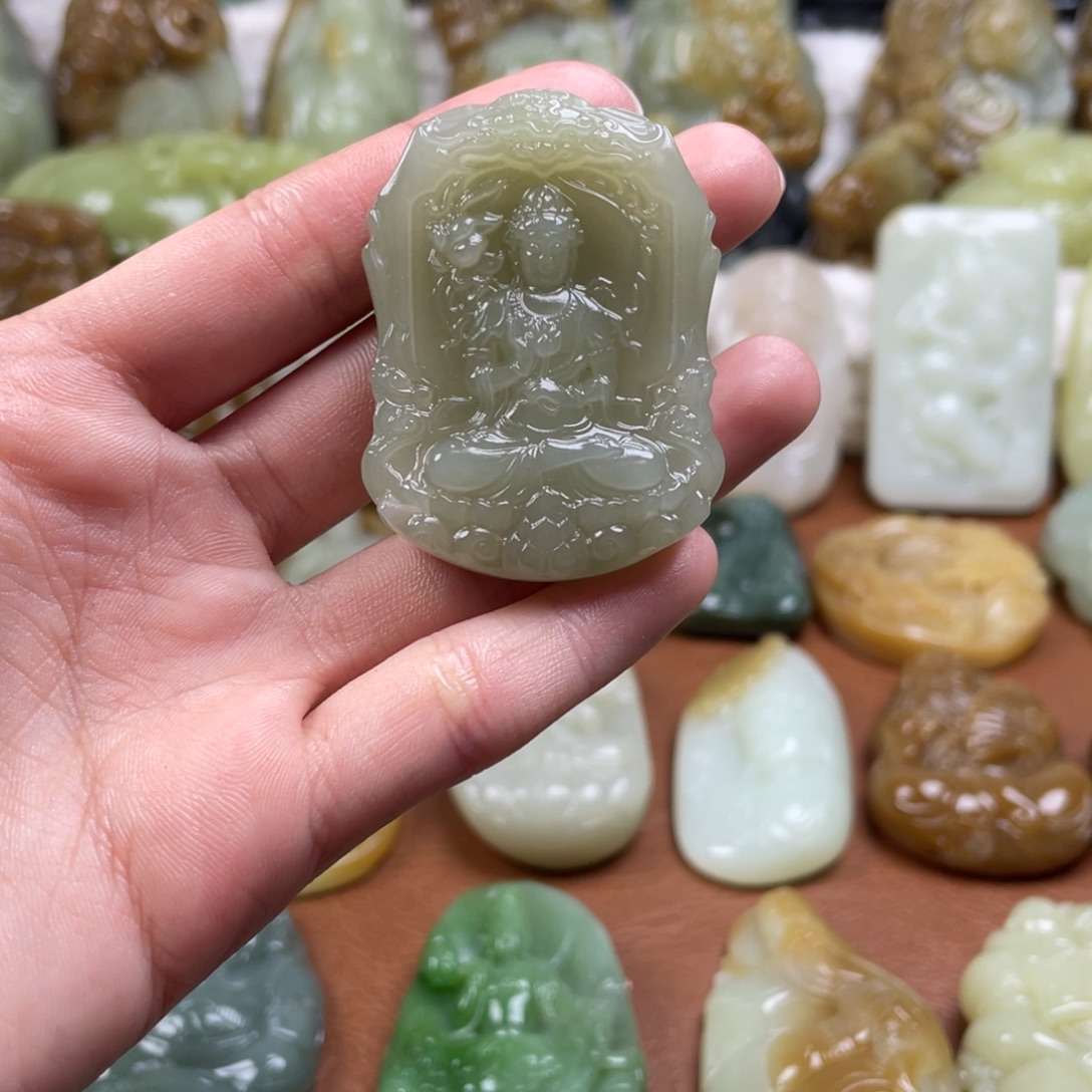 和田玉未镶嵌颈饰