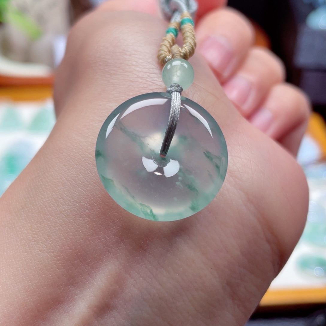 翡翠颈饰未镶嵌扣子