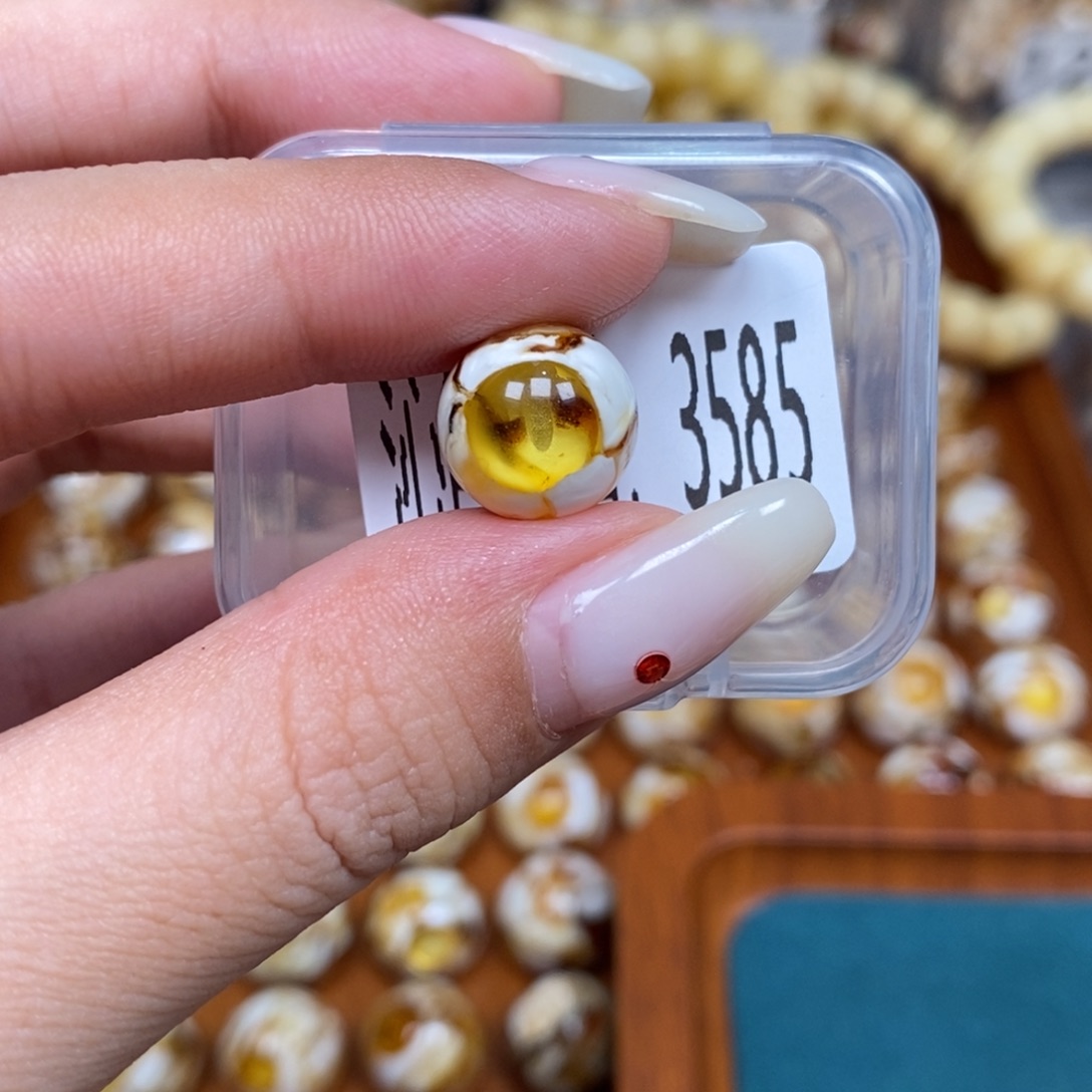 蜜蜡未镶嵌珠宝奇石3585