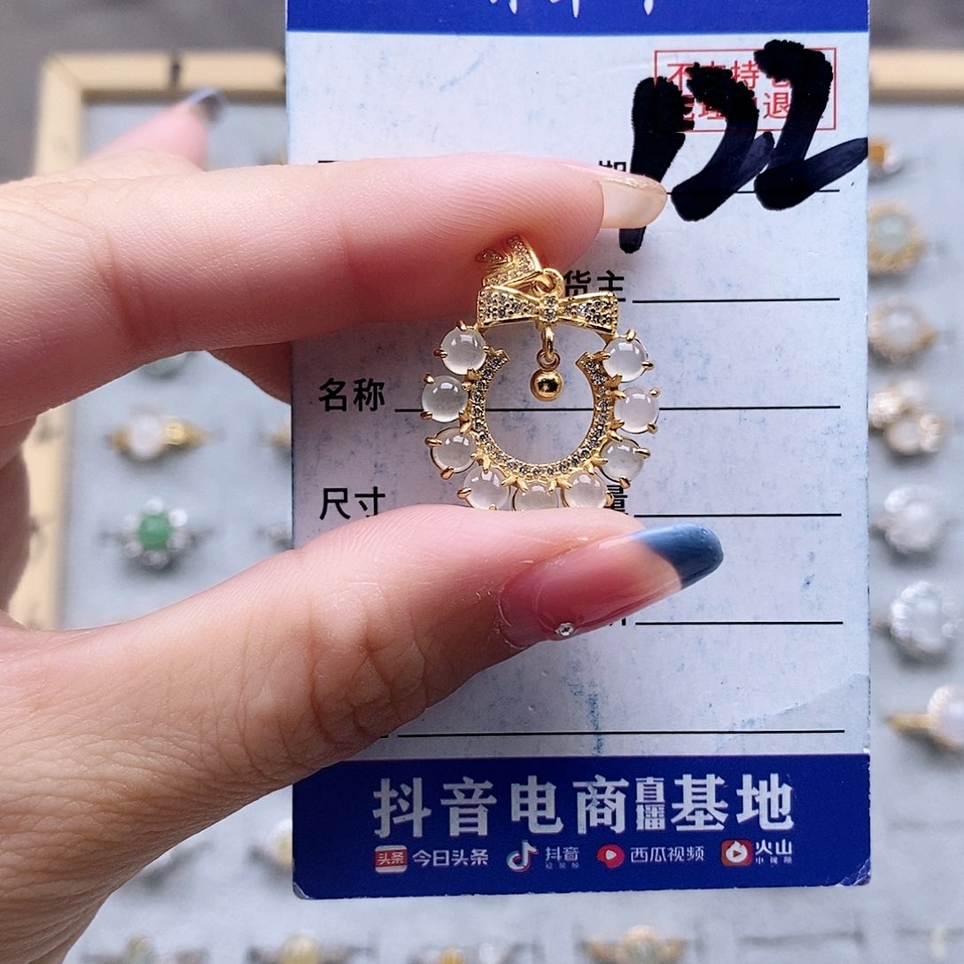 翡翠未镶嵌戒指吊坠