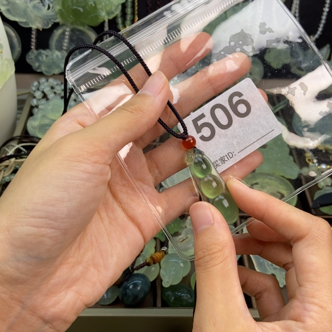 阿***吧蛇纹石玉未镶嵌颈饰