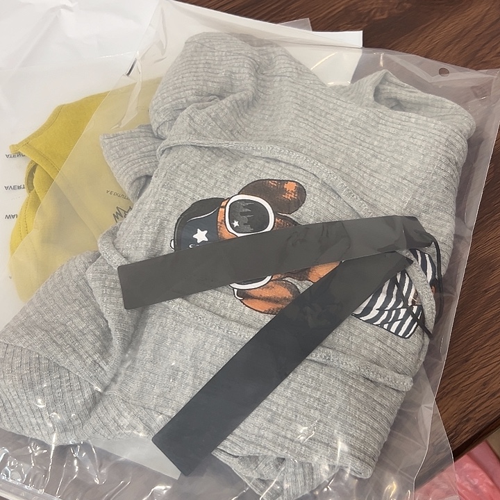 今天新款 灰色小狗连帽 长袖打底