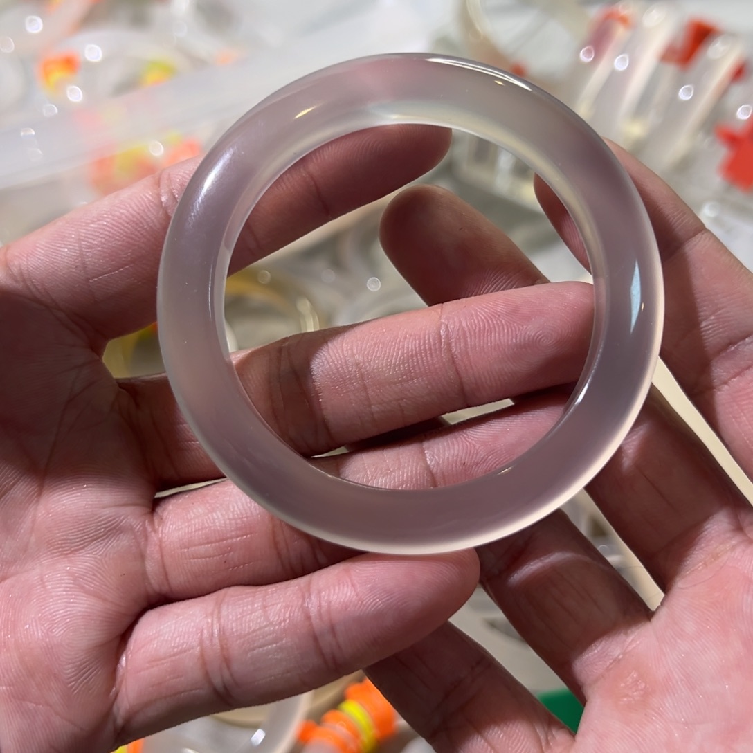 玛瑙/玉髓手镯未镶嵌一*