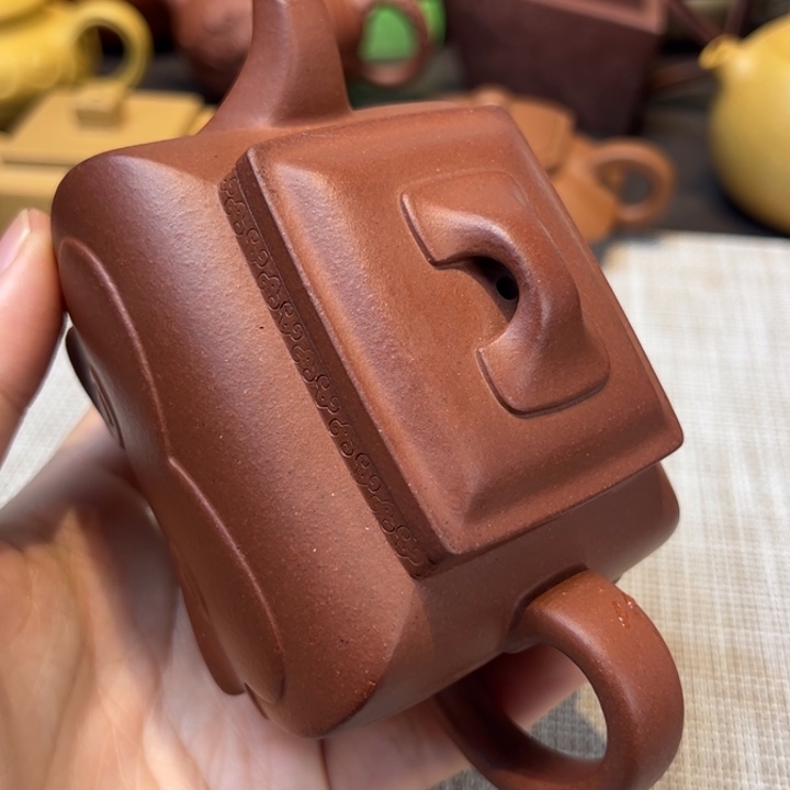 茶壶紫泥四方如意，容量220毫升，红皮龙