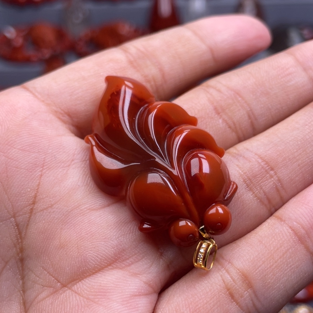 南红玛瑙18K金镶嵌珠宝奇石金玉满堂吊坠