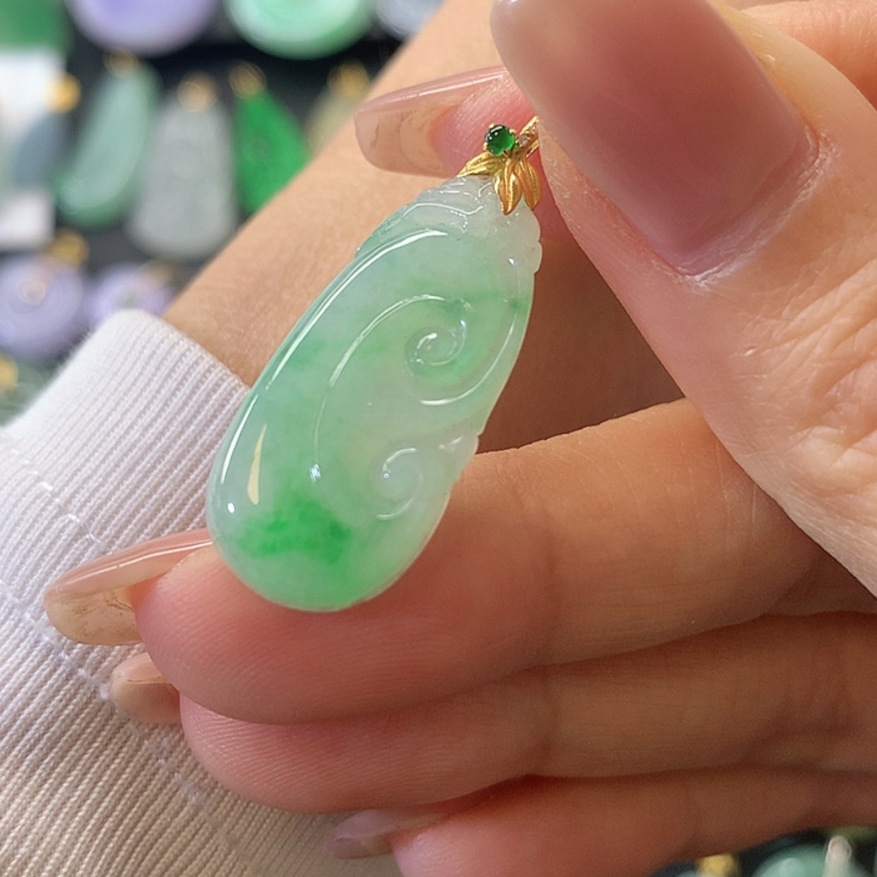 【闪购商品】翡翠吊坠(赠链)18K金镶嵌