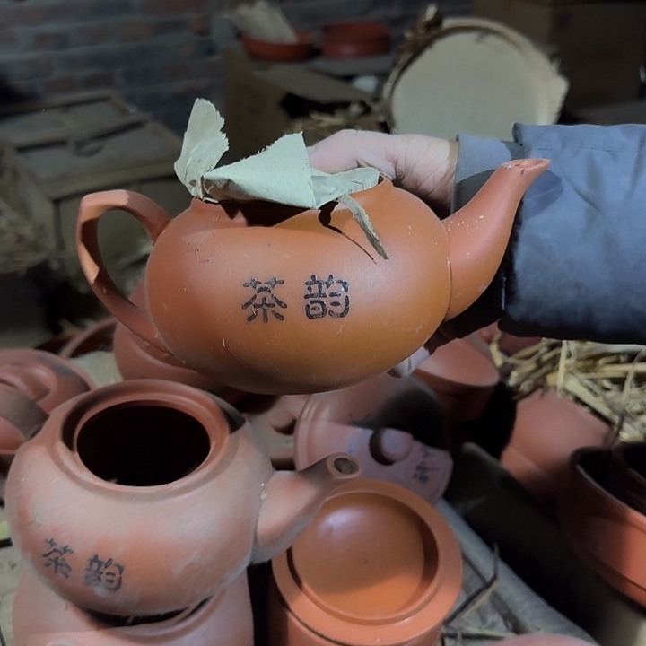 燕***陶瓷陶瓷制品等产品