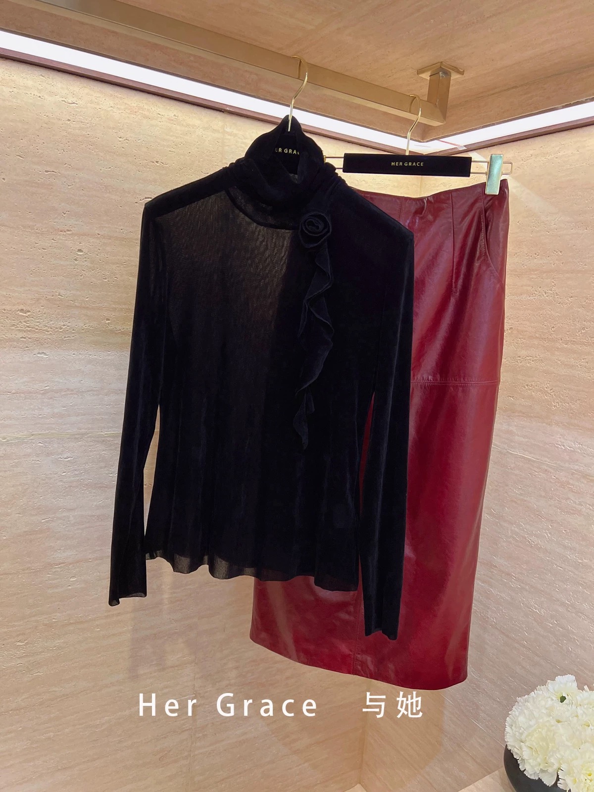 2025秋冬新款修身显瘦设计感潮流打底衫