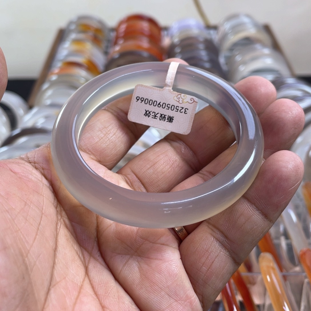 玛瑙/玉髓手镯未镶嵌不*