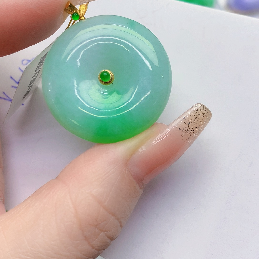 颈饰18K金镶嵌翡翠