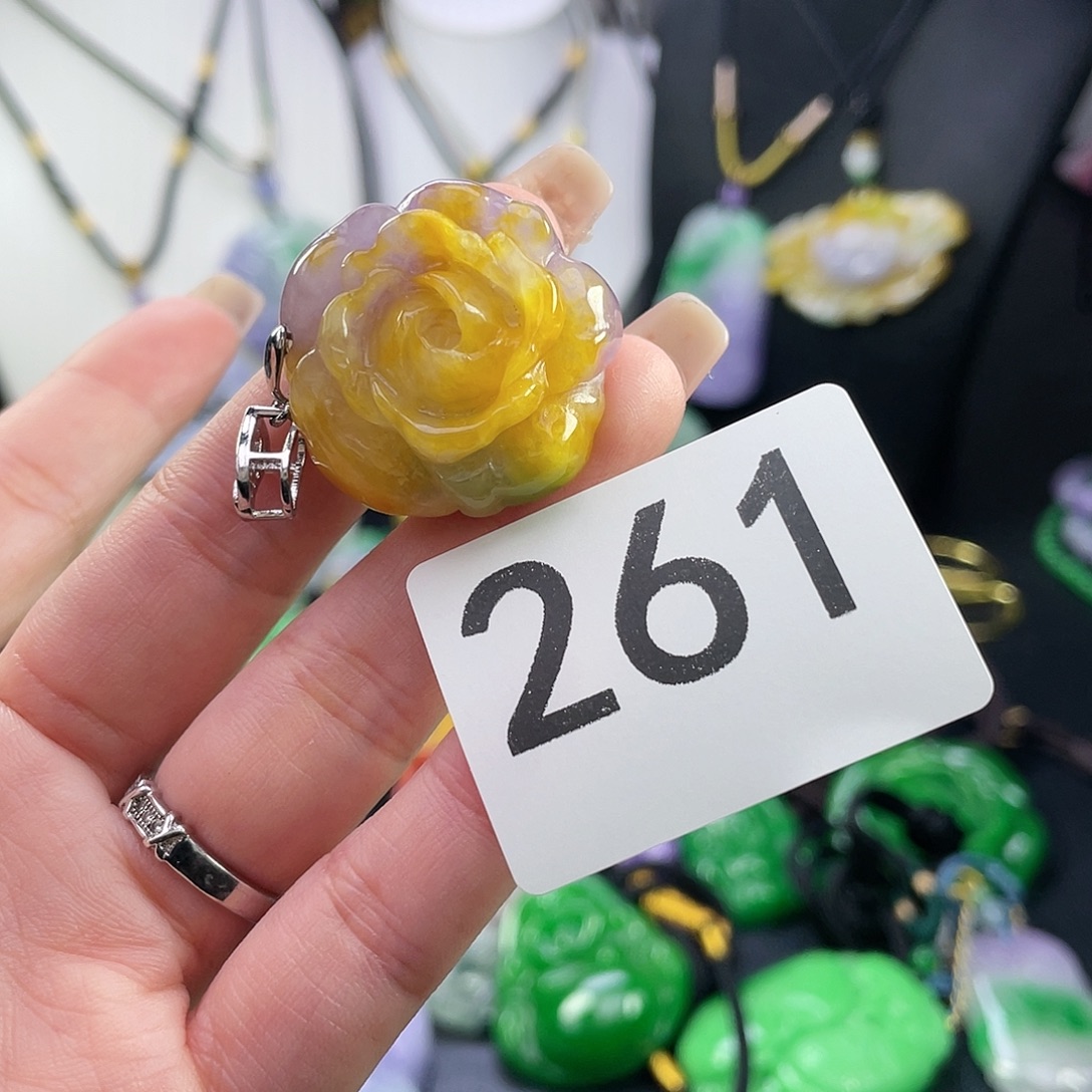 翡翠未镶嵌吊坠(赠链)