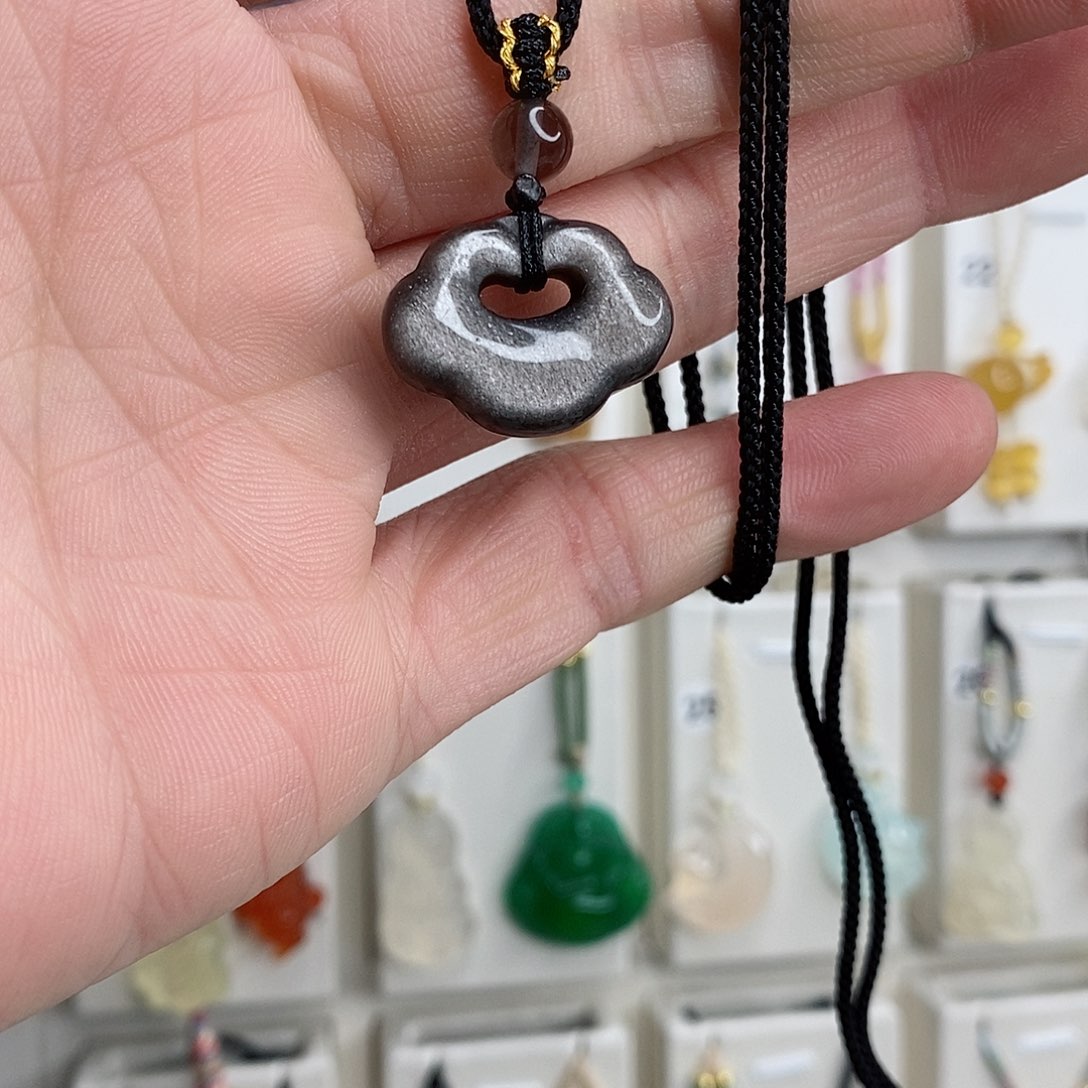 黑曜岩颈饰未镶嵌大**?