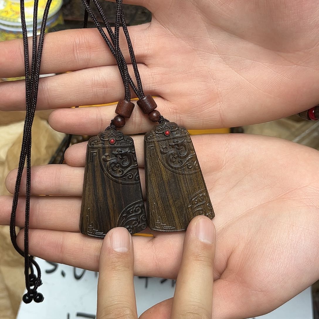 大叶紫檀（黑酸枝木类）