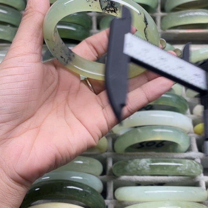 蛇纹石玉未镶嵌手镯317