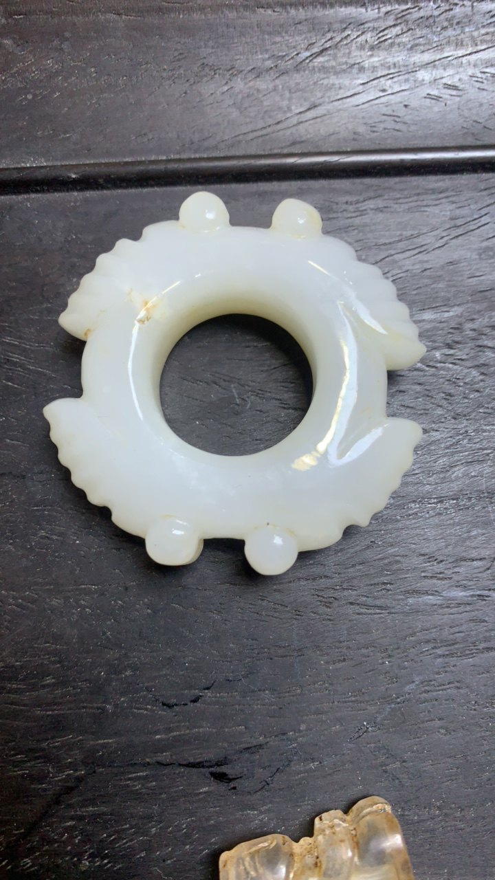 汉制式扒皮籽四大神兽扳指玉质油润雕工精美