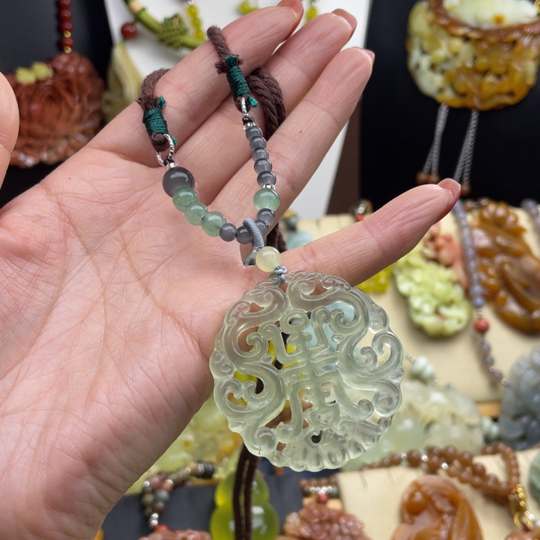 未镶嵌蛇纹石玉颈饰