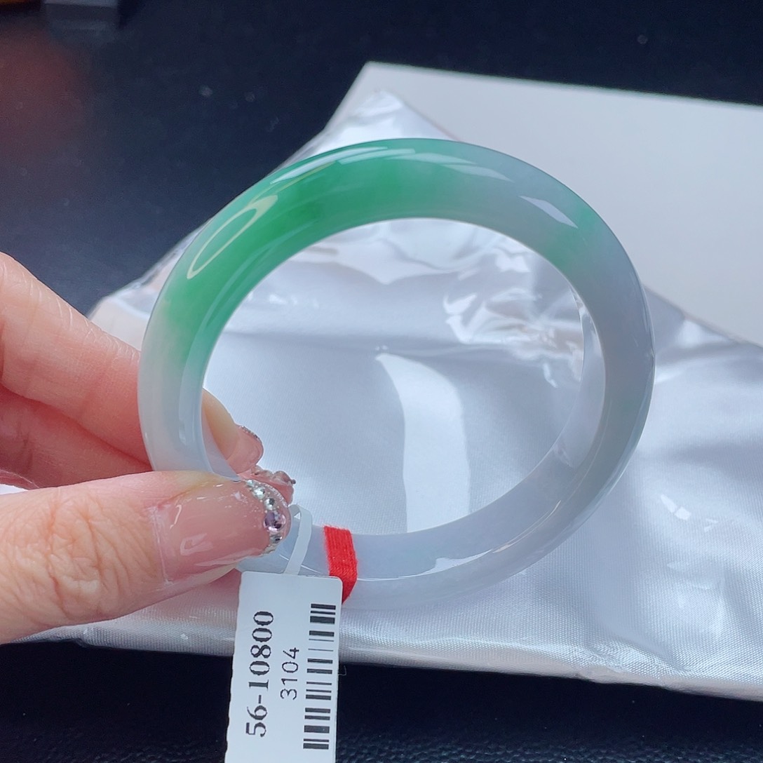 翡翠手镯未镶嵌翡翠