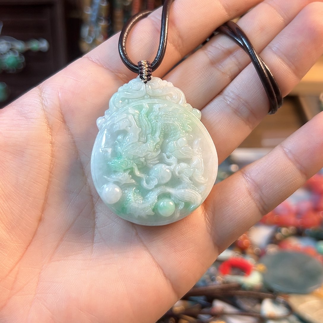 翡翠颈饰未镶嵌吊坠