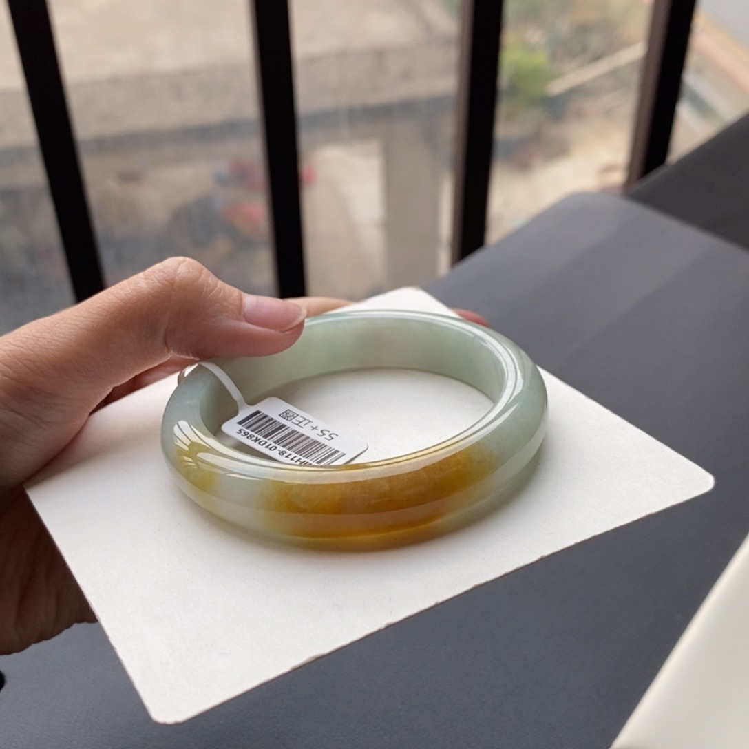 翡翠手镯未镶嵌黄翡