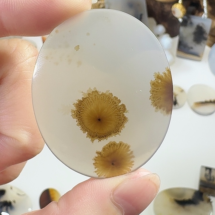 玛瑙/玉髓未镶嵌珠宝奇石