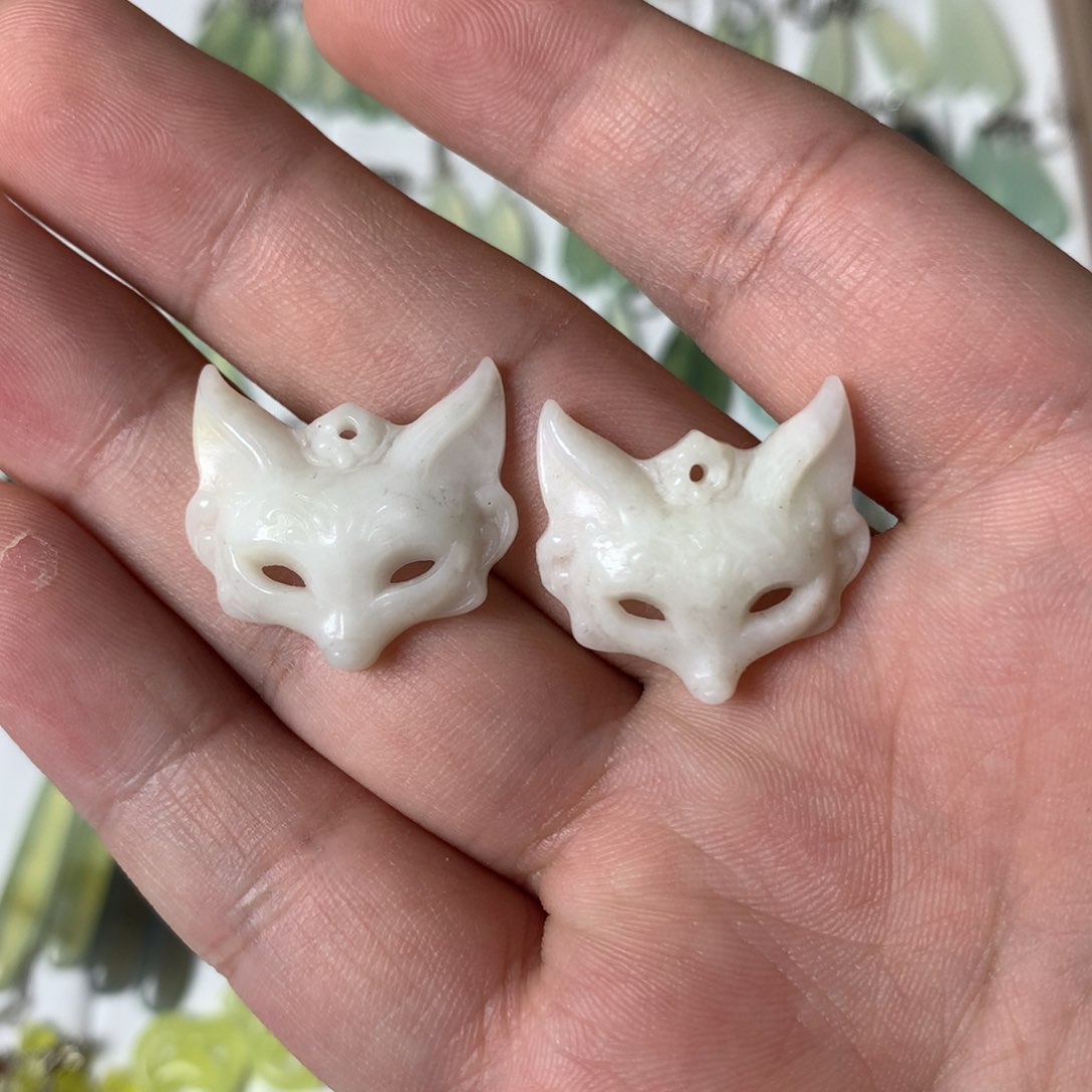 蛇纹石玉耳环未镶嵌