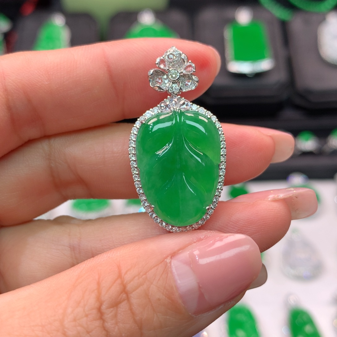 翡翠吊坠(不含链)18K金镶嵌