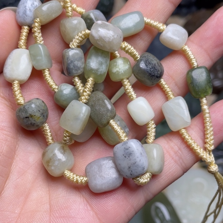 和田玉未镶嵌颈饰完美主义者勿拍………