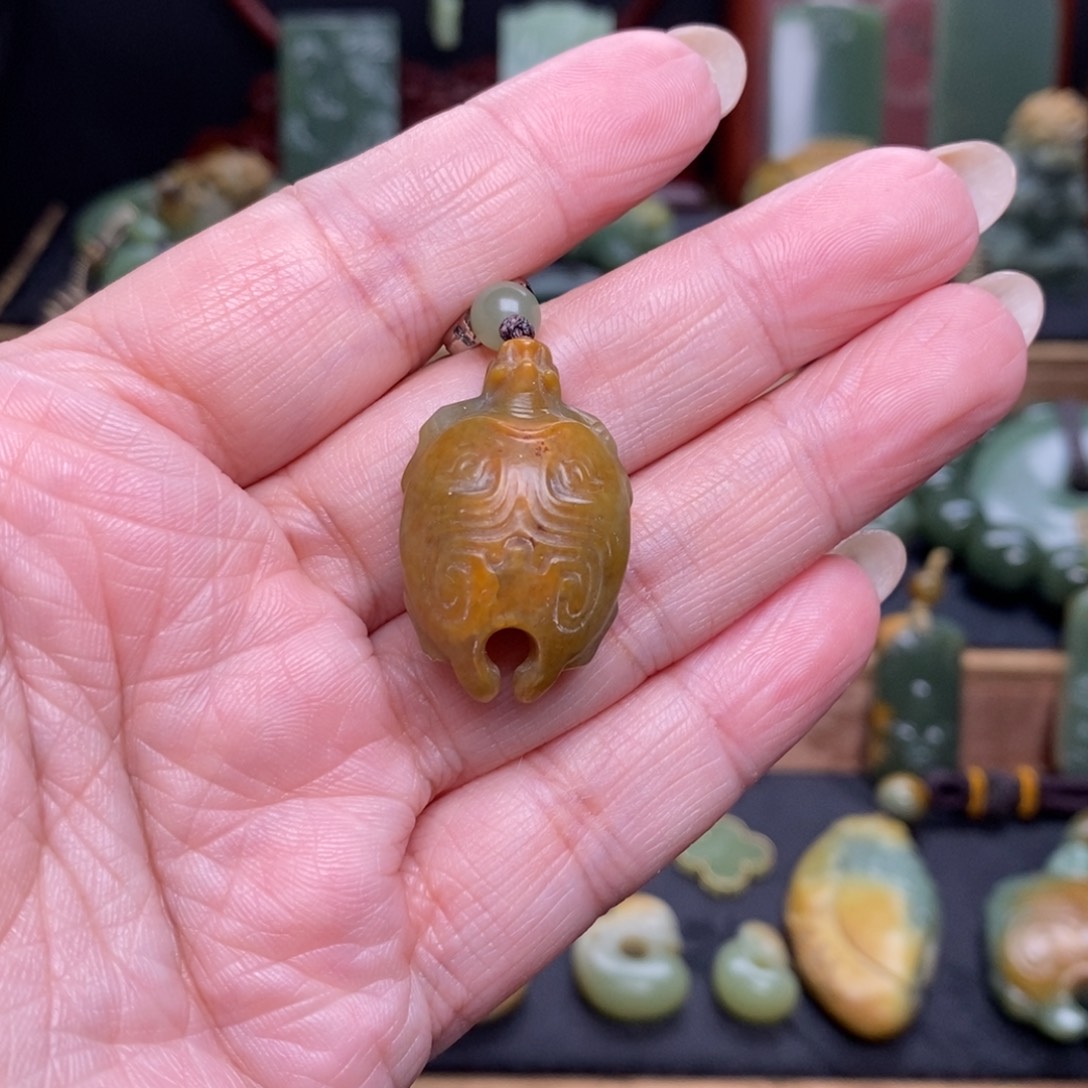 不***翁岫岩河磨玉（透闪石质玉）未镶嵌挂件