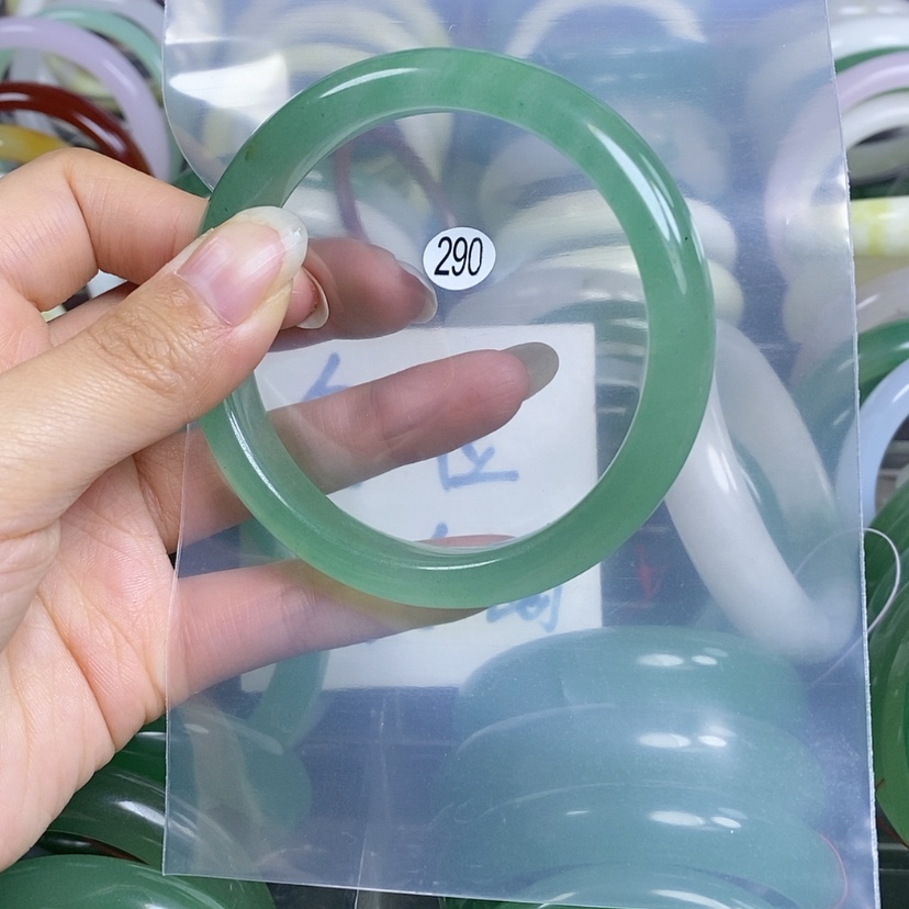 【闪购商品】石英质玉手镯未镶嵌60