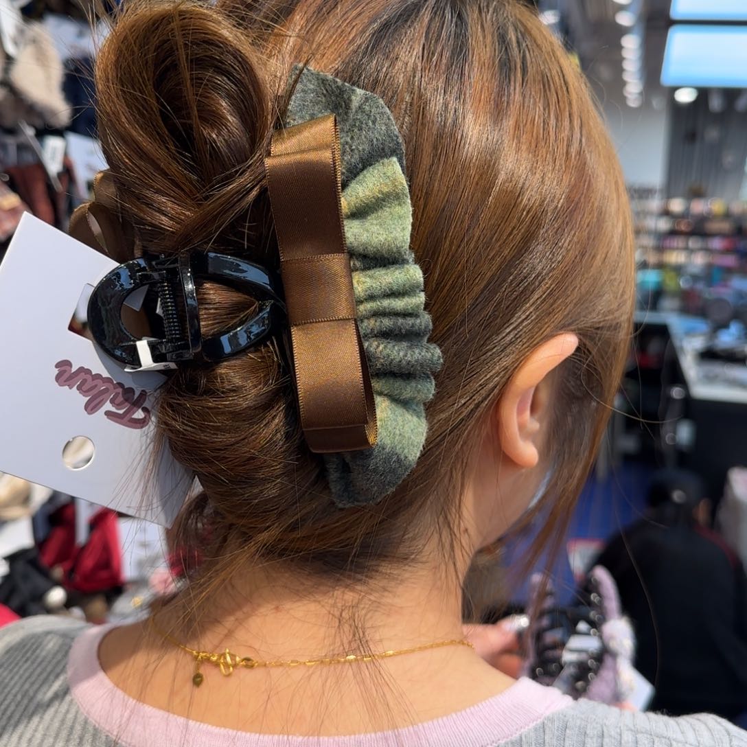 布艺铁合金绿色裙边大抓