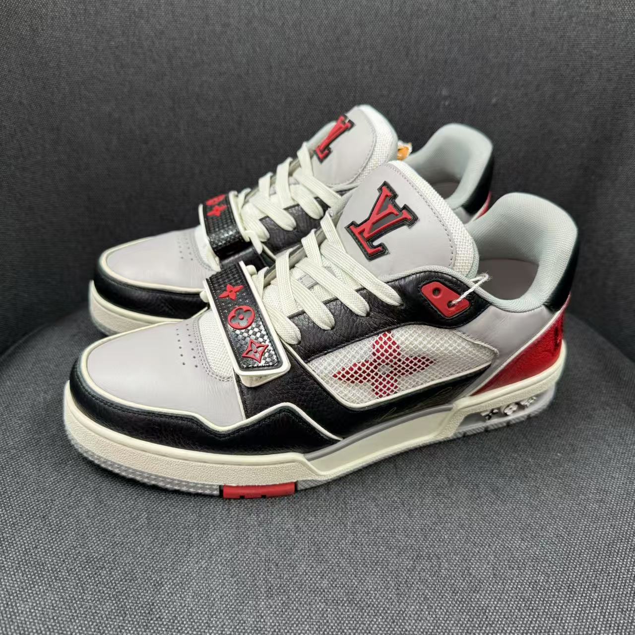 99新 LouisVuitton/路易威登 黑红魔术贴经典trainer板鞋