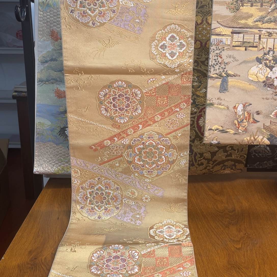 织绣典亚锦宝相花