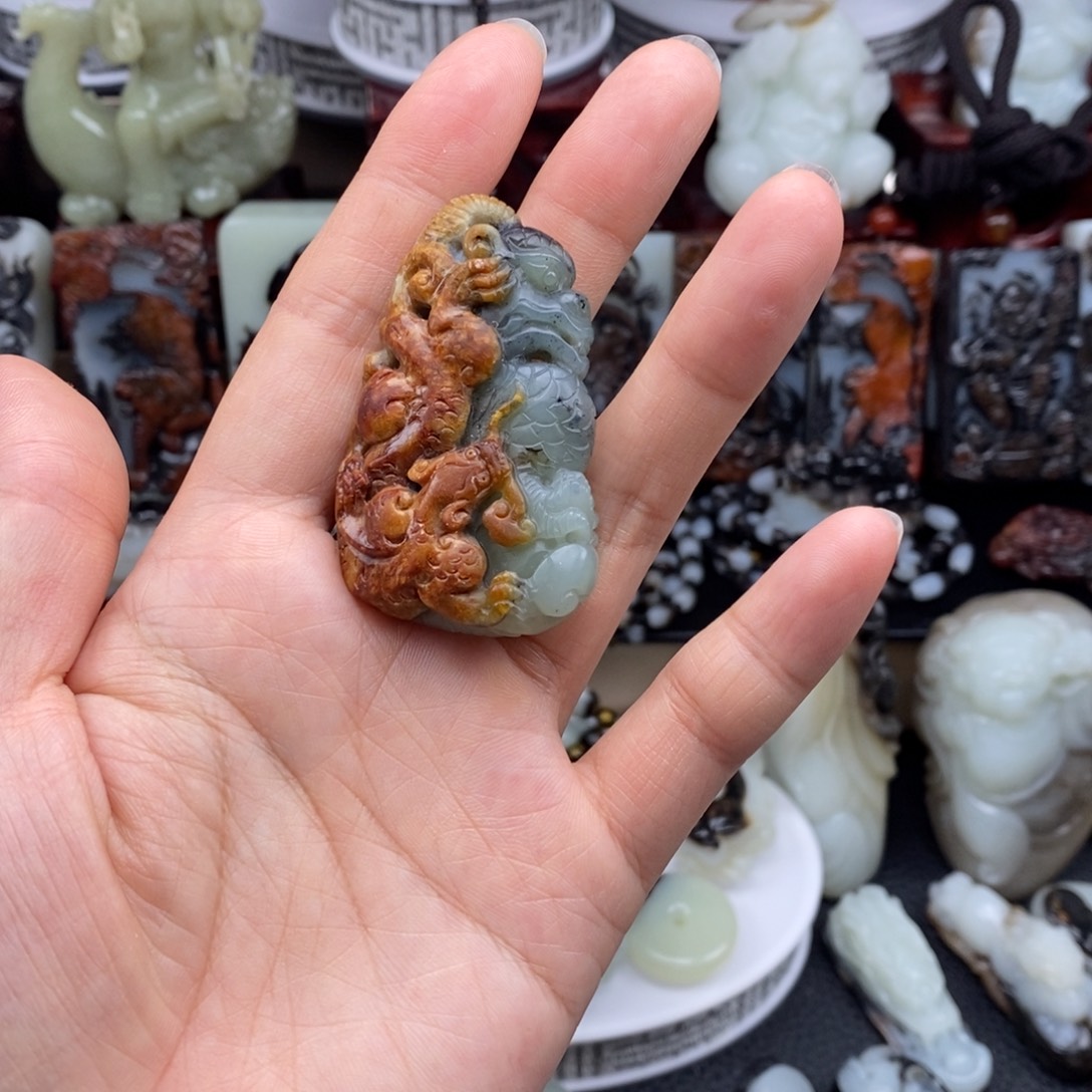 和田玉未镶嵌颈饰