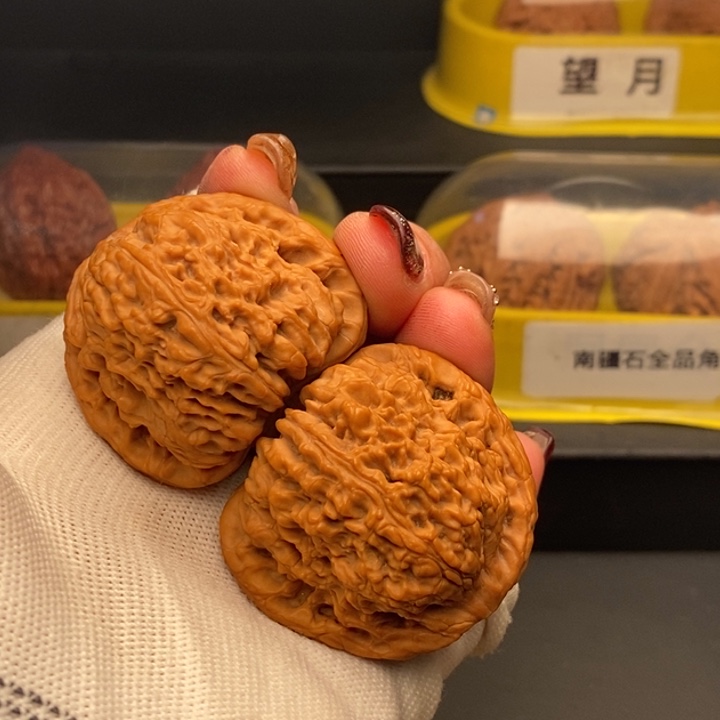 钱*南疆石文玩核桃把件