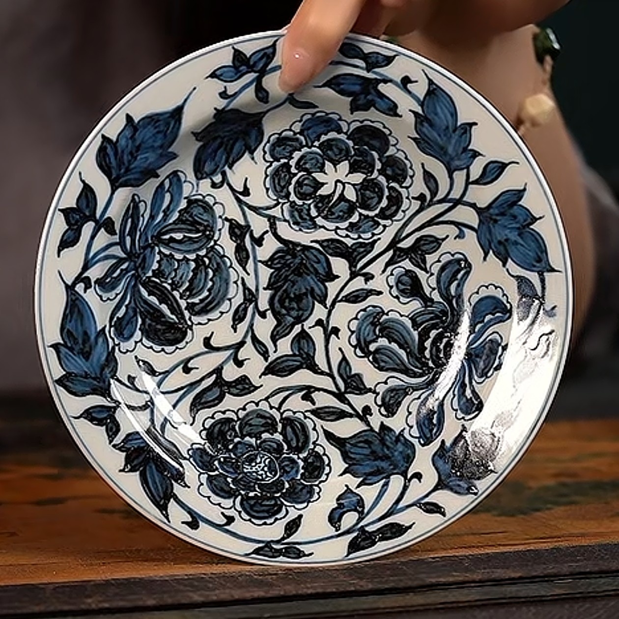 【品遗敬仁】雲山敬古仿元手绘青花牡丹折沿壶承