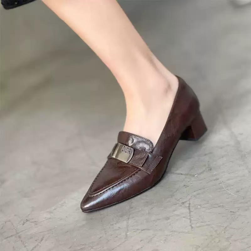 C1479 棕色  时尚舒适粗跟尖头真皮浅口女单鞋