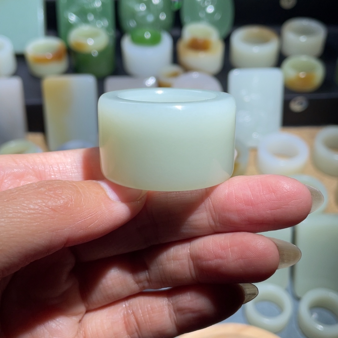 悠***宝和田玉未镶嵌戒指