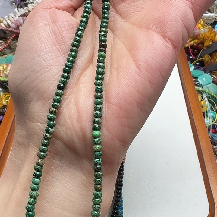 玛瑙/玉髓未镶嵌珠宝半成品一条4mm帝王石算盘