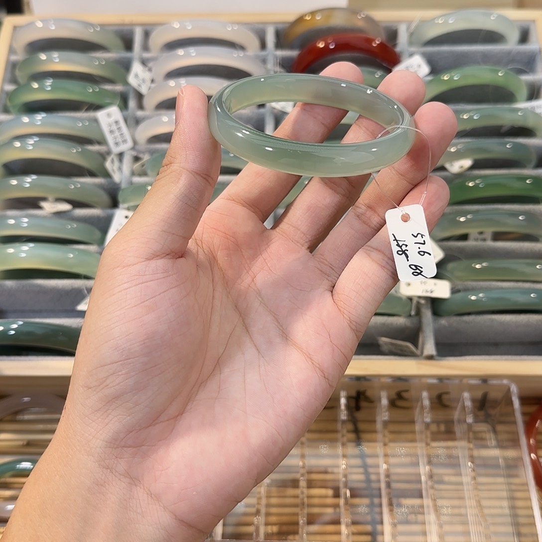 玛瑙/玉髓手镯未镶嵌圈口57.6