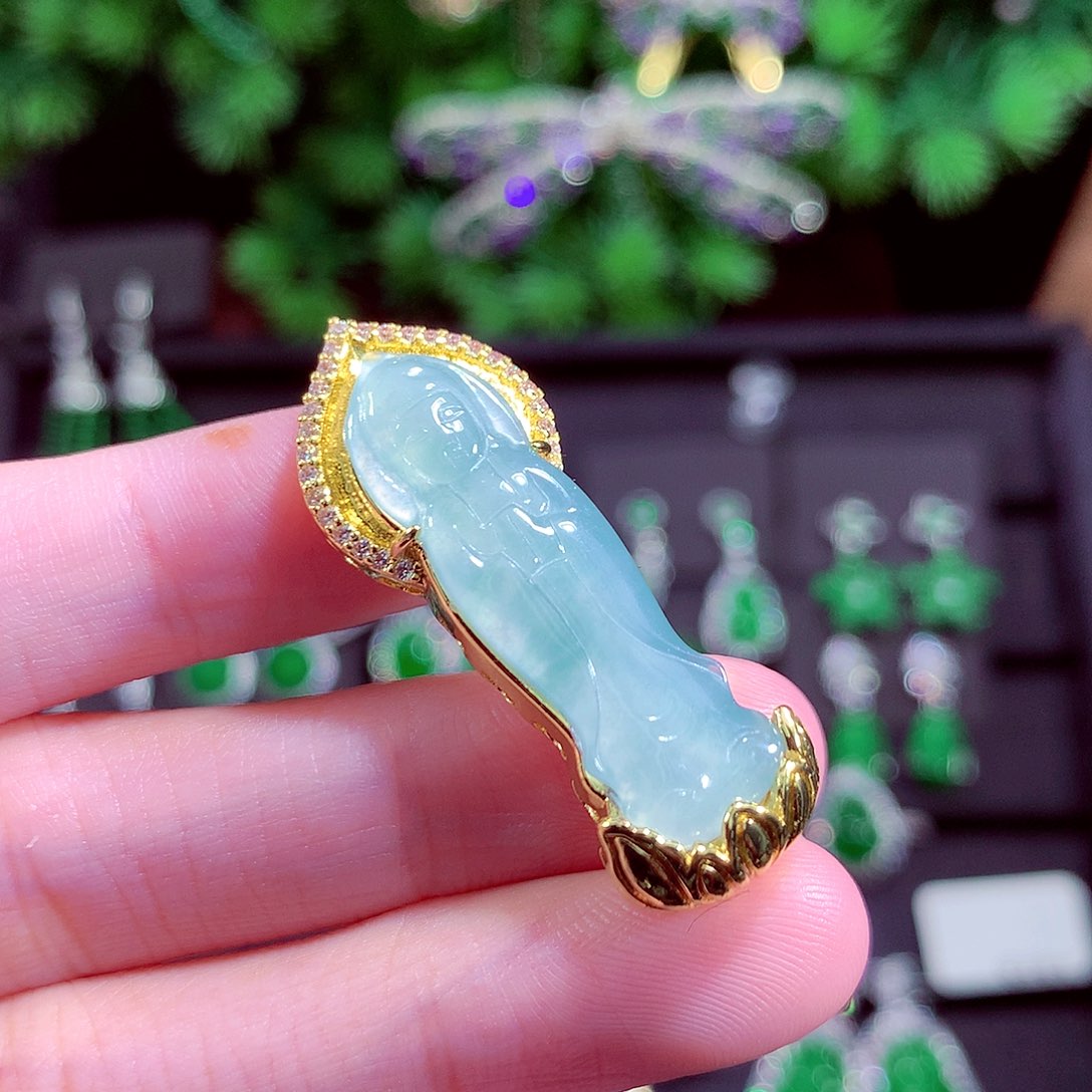 颈饰未镶嵌翡翠天然