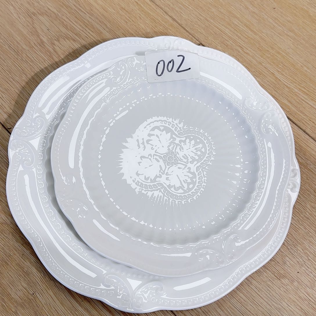 瓷片两大两小浮雕盘。       