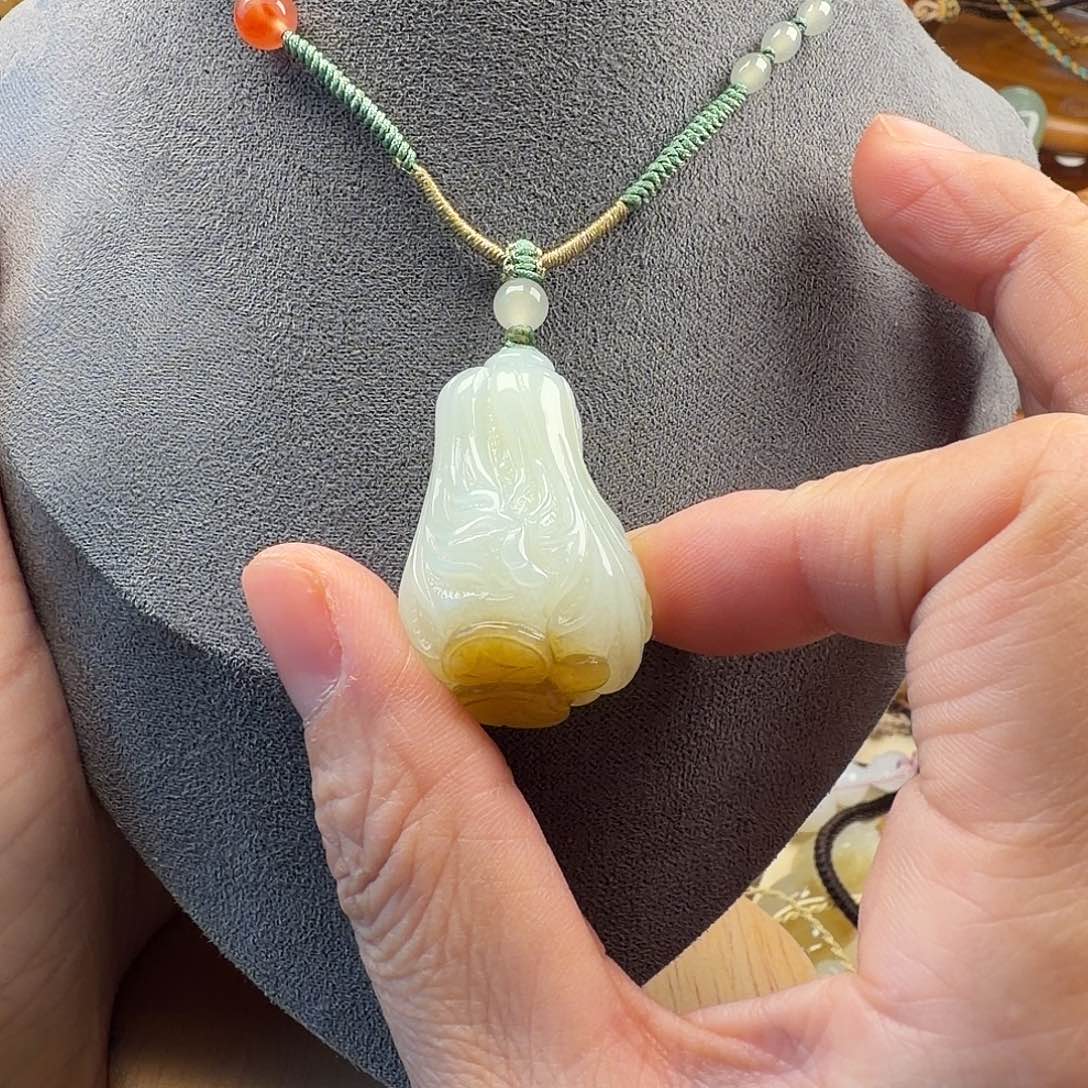 万***乐和田玉未镶嵌颈饰