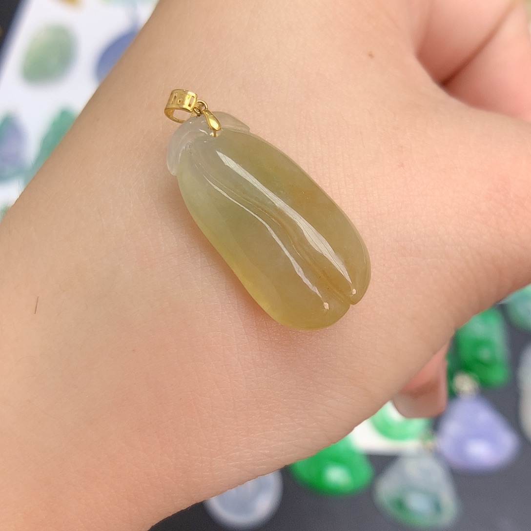 翡翠18K金镶嵌颈饰福瓜