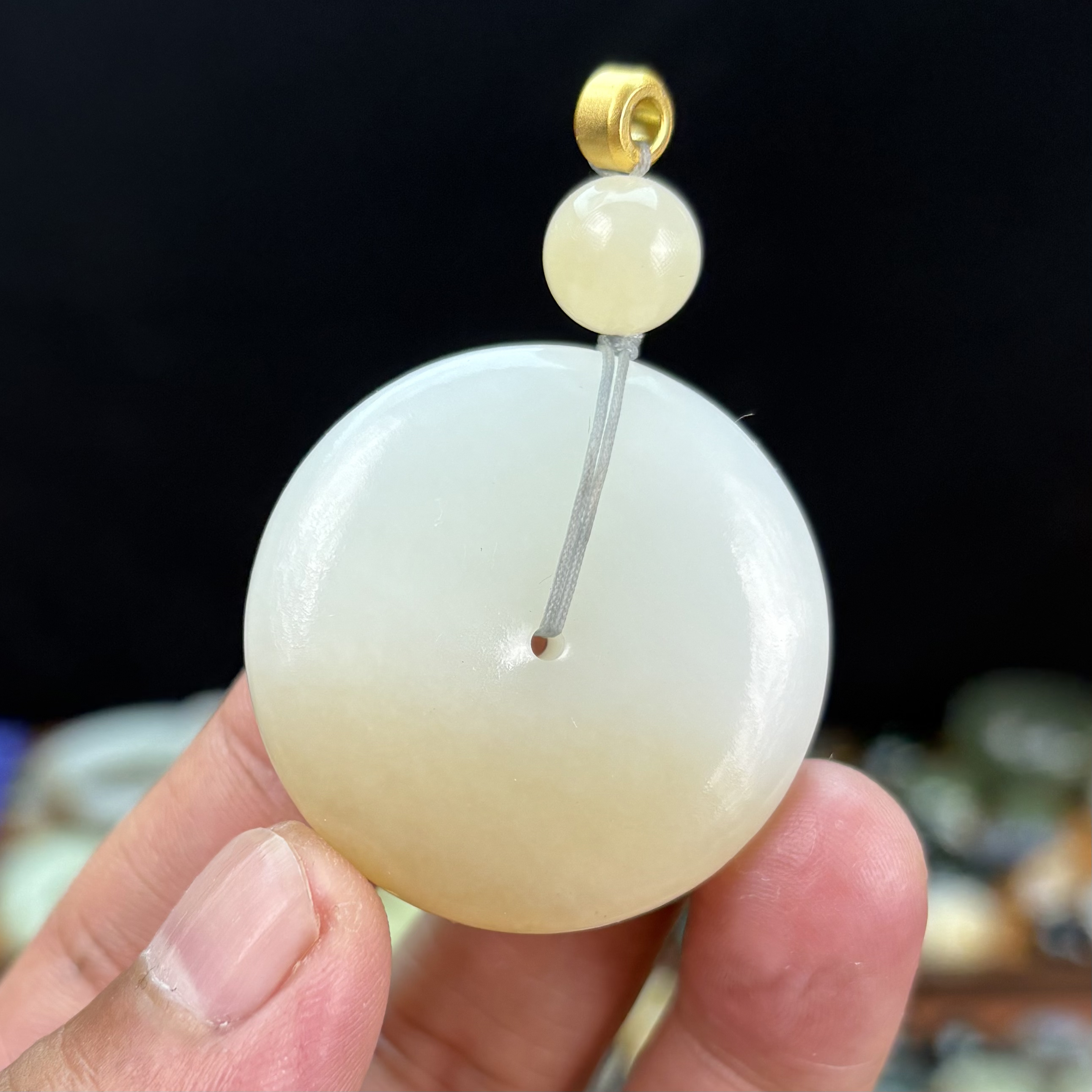 38✖️11俄料和田玉糖白暖白玉厚装大平安扣吊坠挂件