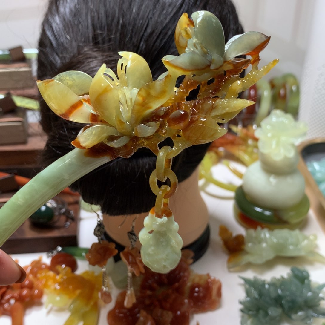 蛇纹石玉发饰未镶嵌心**在