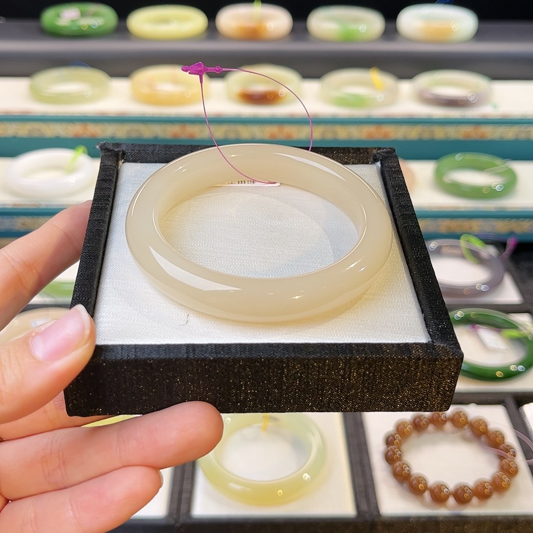 和田玉手镯未镶嵌 藕粉