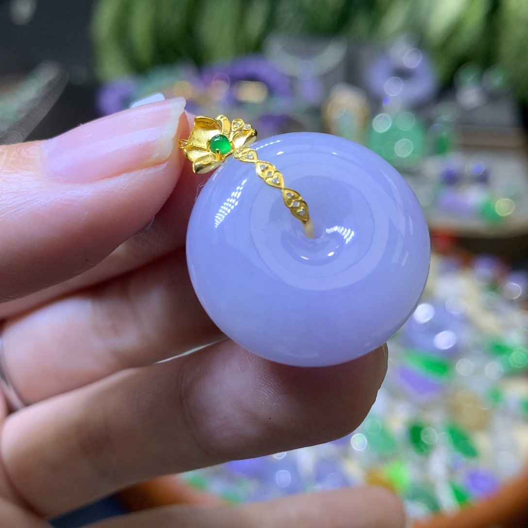 颈饰18K金镶嵌翡翠